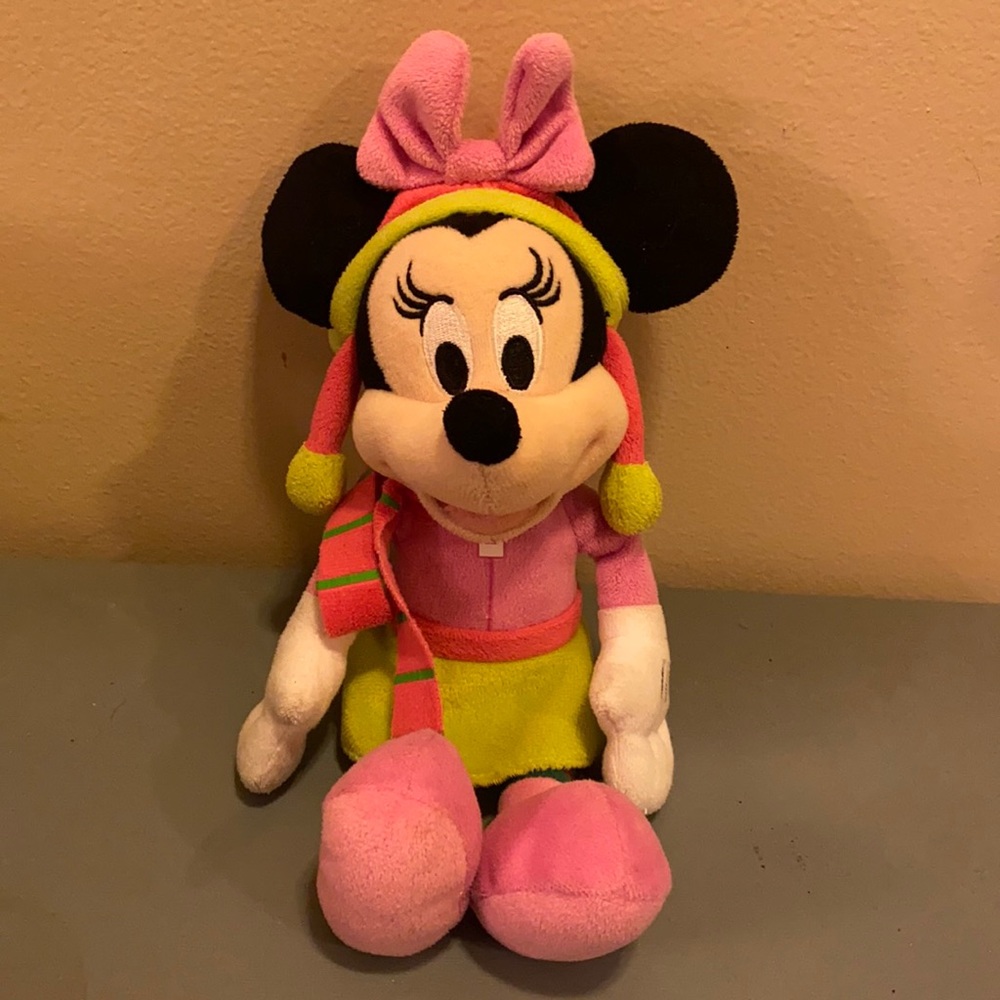 Disney Minnie Mouse winter 10” plush